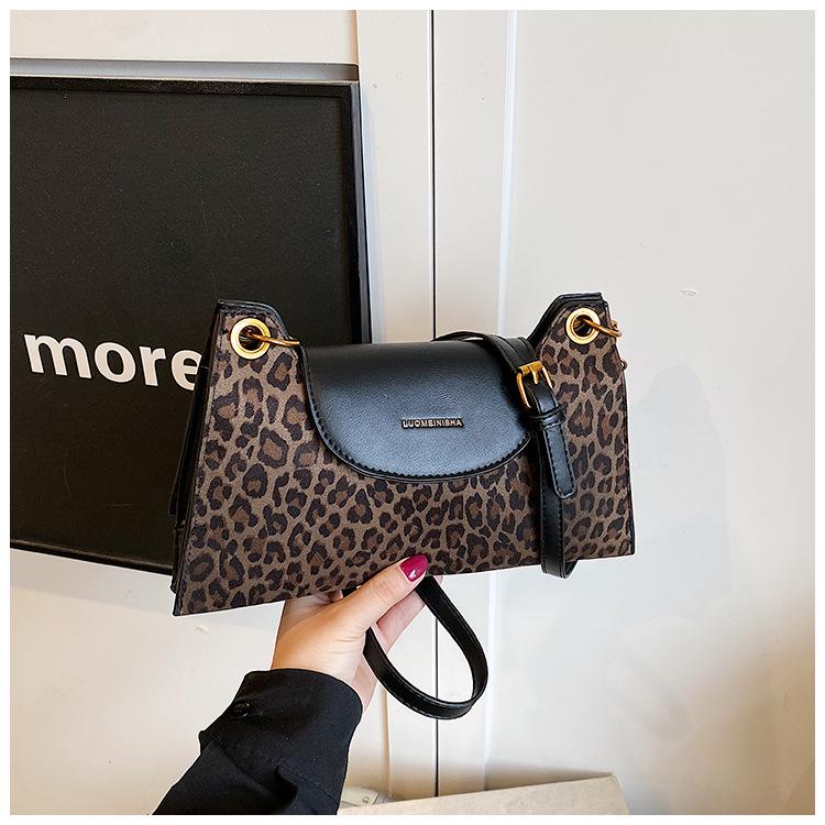 

2025 Autumn/Winter Retro Leopard Print Women s Bag - Small Square Underarm & Crossbody Bag in Korean Style Fashion 28.5x5x15 cm