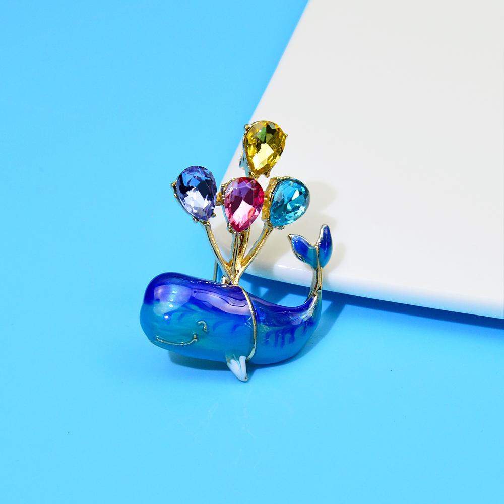 Nuove spille in smalto con palloncini e balene per donne, spille alla moda con cartoni animati, gioielli in cristallo, colore blu, alta qualità