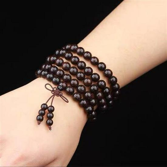Herren Armband aus rotem Sandelholz mit goldenem Stern Agarholz Buddhistische Gebetsperlen