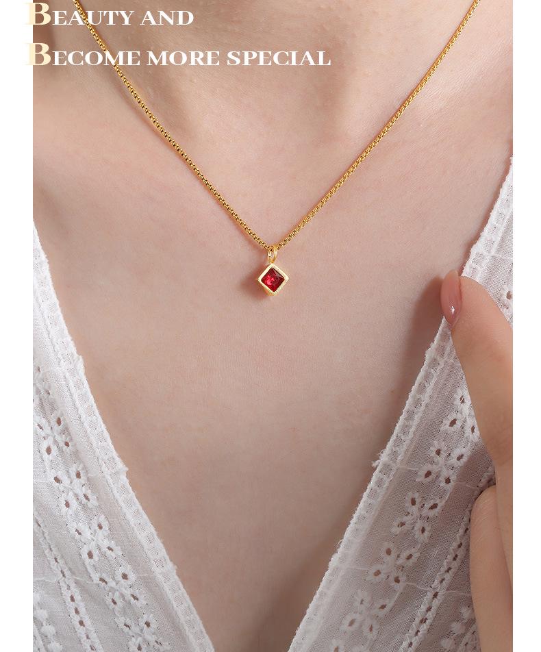 Versatile French Retro Emerald Glass Zircon Pendant Necklace with Titanium Steel and Pearl Chain for Women
