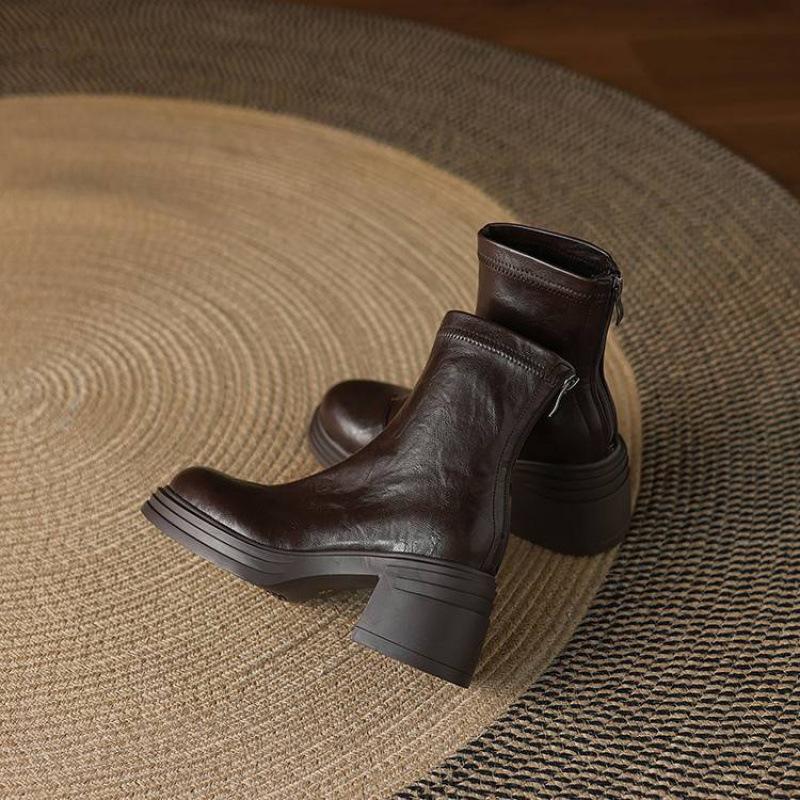 

Новые женские ботинки большого размера в корейском стиле, однотонные, с круглым носком, на высоком каблуке, однотонные, с задней молнией, удобные, на толстой подошве, нескользящие 33