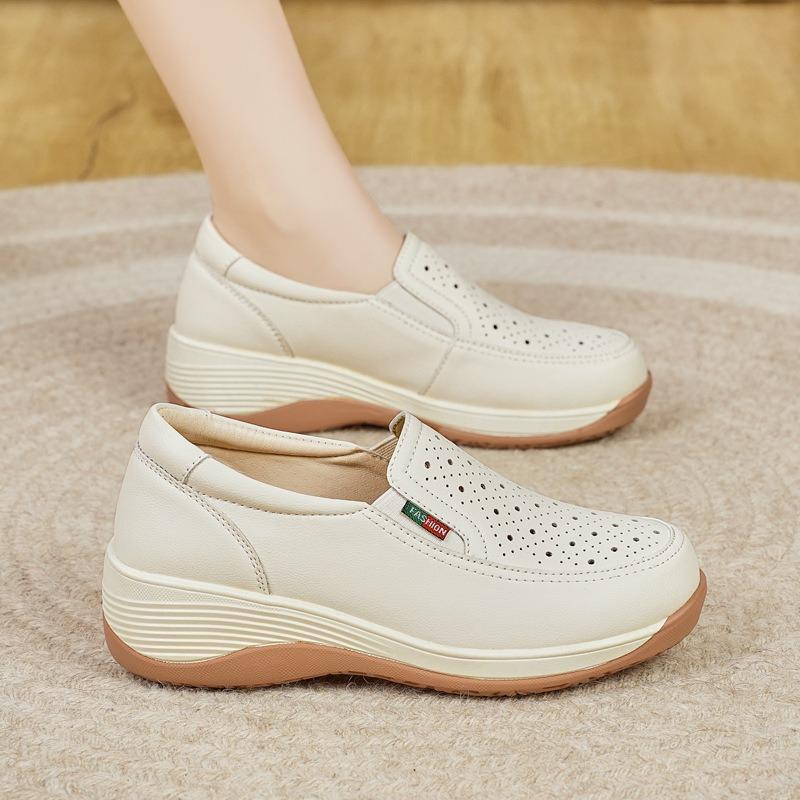 Soft-soled women's summer new hollowed-out one-pedal mother shoes, light mouth light muffin shoes women