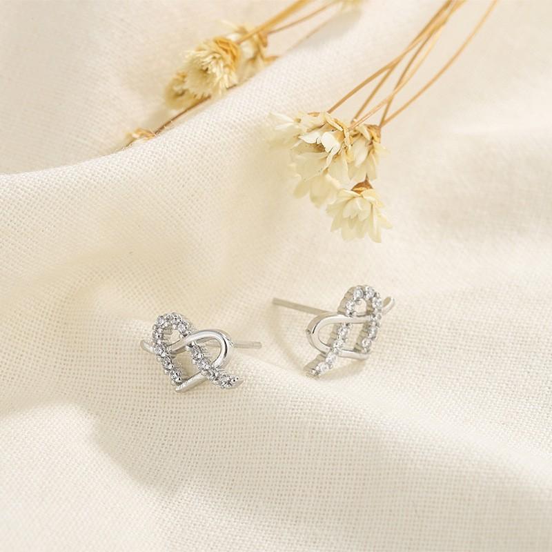 S925 Silber Diamant Ohrstecker für Damen Minimalistisch Herzförmig Elegant Nische Leichter Luxus Temperament Schmuck