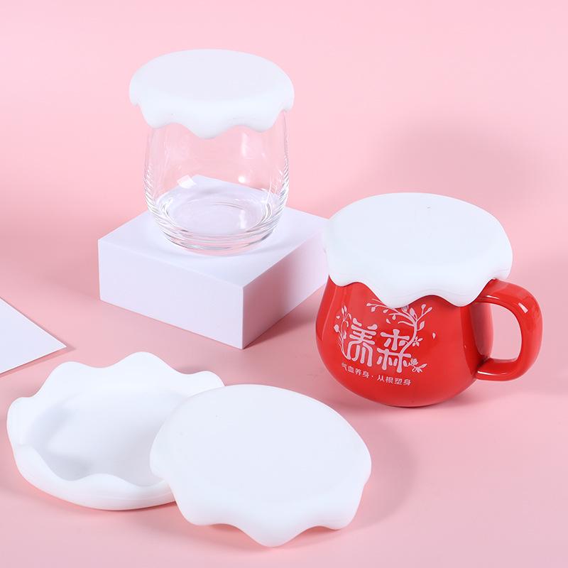 Silicone Mug Lid: Universal Dustproof, Leakproof, Anti-Scald, Heat Insulation Coaster.