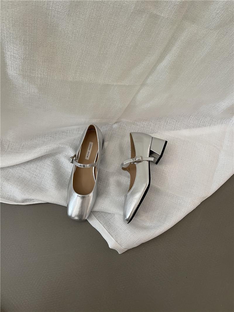 

French silver Mary Jane shoes women s shoes 2025 new spring and summer temperament thick heel square head light mouth one word with single 39 серебряный