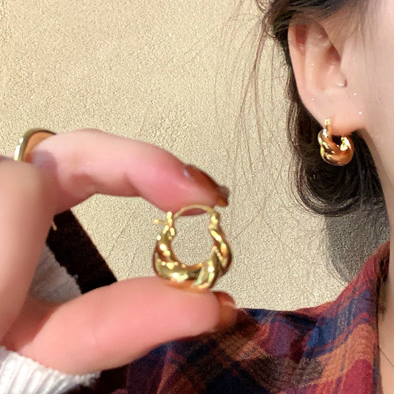 European and American Style Retro Metal Sunflower Earrings for Women 2026 New Niche Minimalist Style Hoop Earrings Exaggerated Ear Accessories