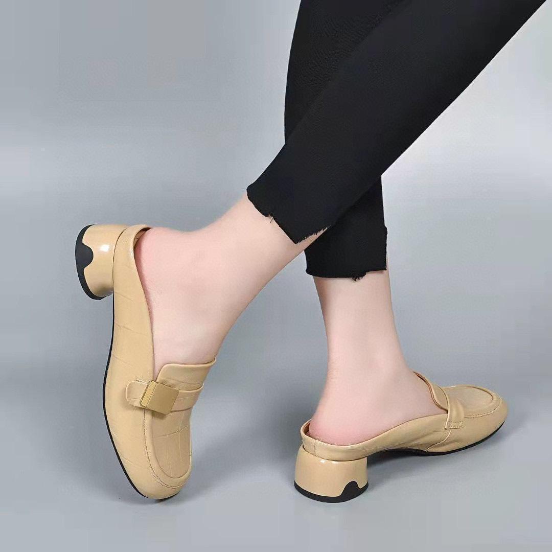 

Baotou outer slippers spring and round head low heel cool slippers embossed cow patent leather square buckle 40