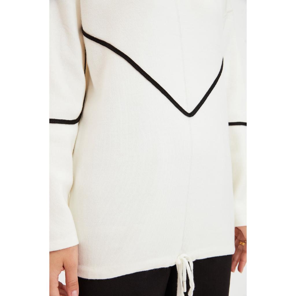 Ecru Stripe Piping Detailed Knitwear Sweater Tctaw22ak0002