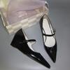 Leder Französisches Nischendesign Ein-Wort-Schnalle Spitz Keilabsatz Dicker Absatz Mary Jane Einzelne Schuhe Damen Frühling und Sommer High Heels