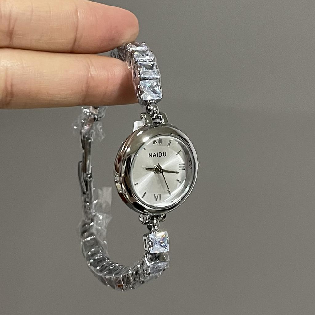 Light Luxury Rhinestone Temperament Bracelet Watch Niche High-End Sense Simple Fashion Medieval Women'S Chain Women'S Watch