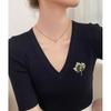 High-end Light Luxury Diamond Maple Leaf Brooch Women's Exquisite Fashion Corsage Niche Pin Luxury Dress Jacket Accessories