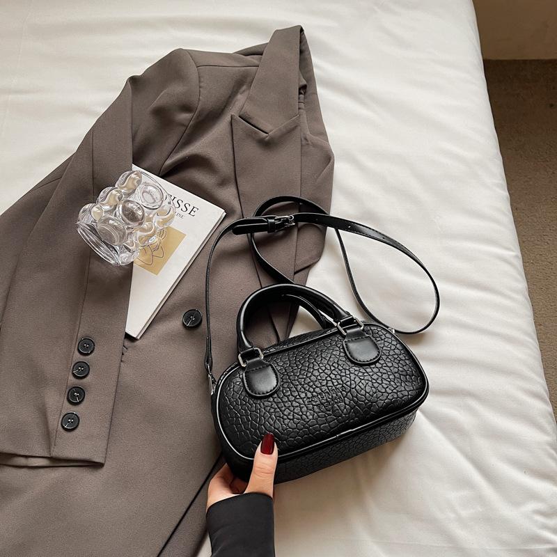 

Summer popular small bag women s new fashion versatile messenger bag portable pillow bag