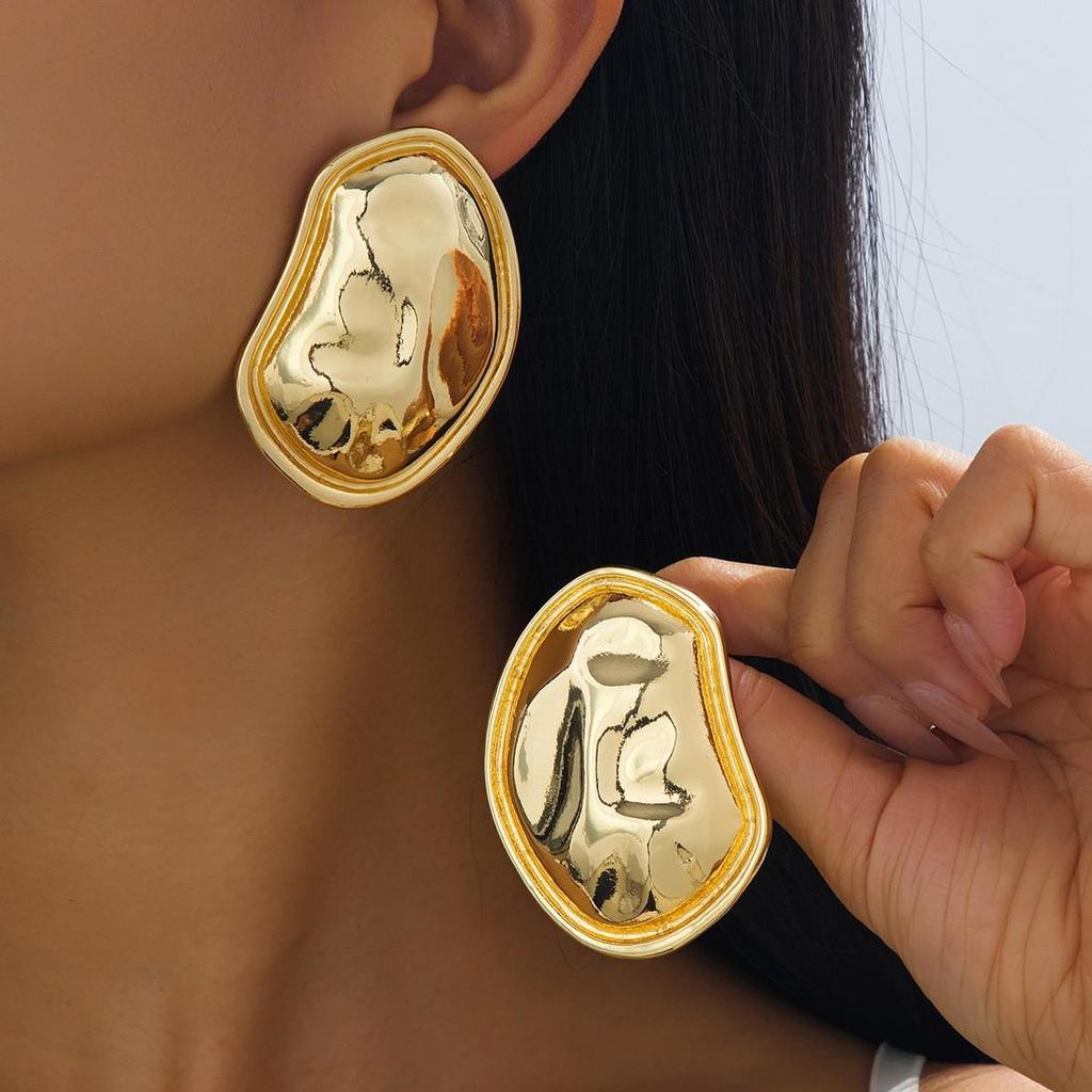 European Retro Gold Stud Earrings for Women: High-End, Trendy & Versatile Ear Jewelry