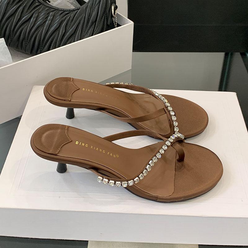 Fashion Female Low Heel Flip flops Slides Slippers Shoes For Women Luxury Fashion Rhinestones Ladies Heeled Slippers Sandals Shoes Pumps