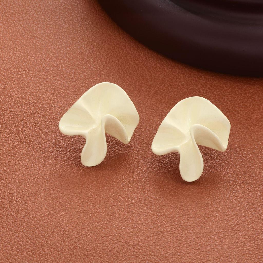 Pearl Mosquito Coil Disc Ear Clips: No-Pierce, Elegant French-Style Earrings for Women