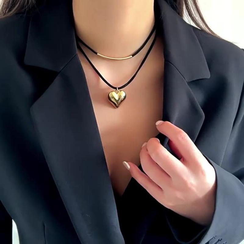Goth Black Velvet Small Love Heart Pendant Choker Necklace for Women Trend Elegant Adjustable Chain Aesthetic Wed Jewelry