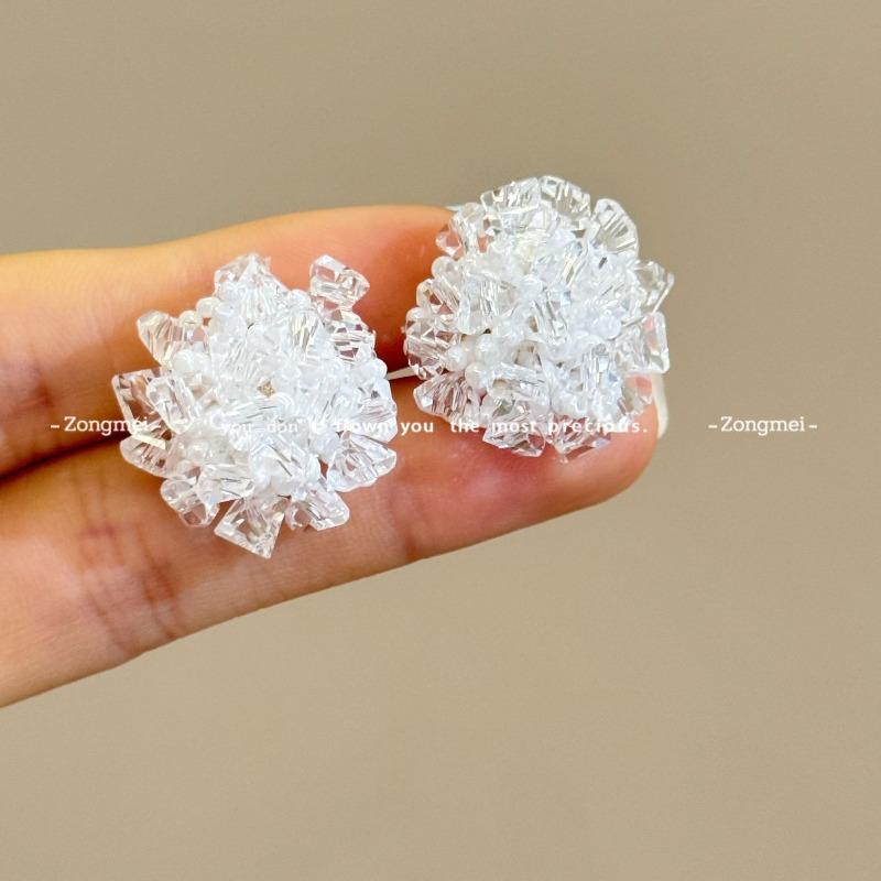Blue beaded stud earrings heavy industry hand-woven hydrangea earrings white holiday wind ear clips mosquito coil disc s