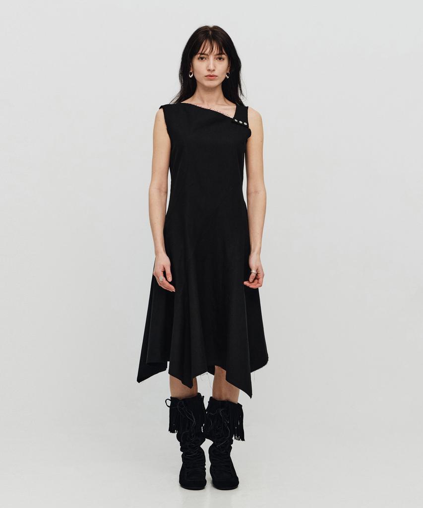 Sillot Asymmetric Cut Snap Cotton Maxi Dress (Black)