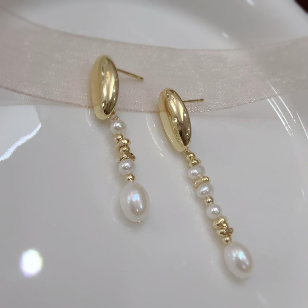 Original handmade natural rice beads, pearl stud earrings, earrings, jewelry asymmetrical silver needles, different beauty