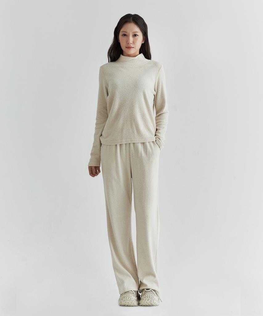 Peulleio W Turtleneck _ Ivory