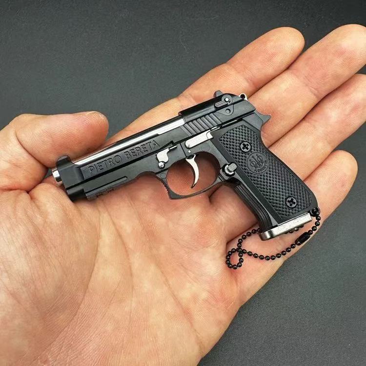 1:3 Scale Shell Bullet Alloy M92 Pistol Mini Gun Metal Keychain M92 Pistol Keyring Fidget Toy Gun Toy Gift Decoration Toys