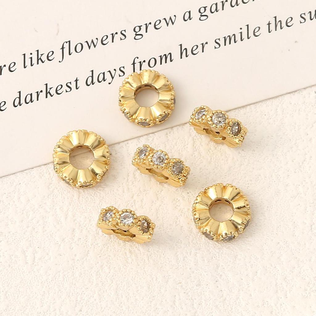 Copper-Plated 18K Spacer Bead: Versatile Wheel Design with High Color Retention and Cubic Zirconia for DIY Bracelet Accessories.