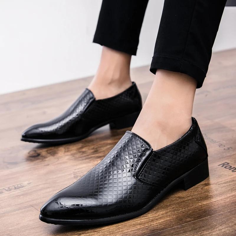 Fashion Loafer New Fashionable Men PU Embossed Pattern Without Lacing Up Business Banquet Shoes Pointed Tip Comfortable Men Shoes