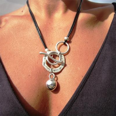 Halskette mit Anhänger im Vintage-Stil, geometrischer Kreis, Lederband, böhmische Halskette für Damen, Party, Urlaub, Geschenk, Schmuck