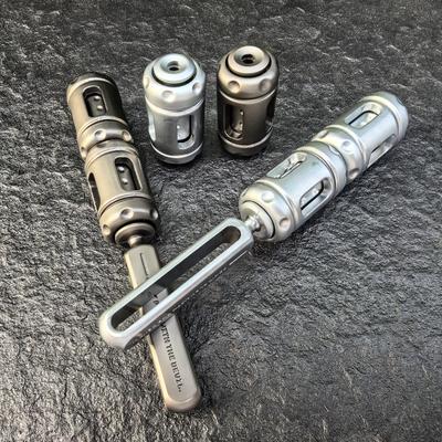 Spinner Fidget à Main EDC Toupie à Main Jouet Anti-Stress pour Adultes Accessoire Métallique Cadeau Soulagement de l'Anxiété