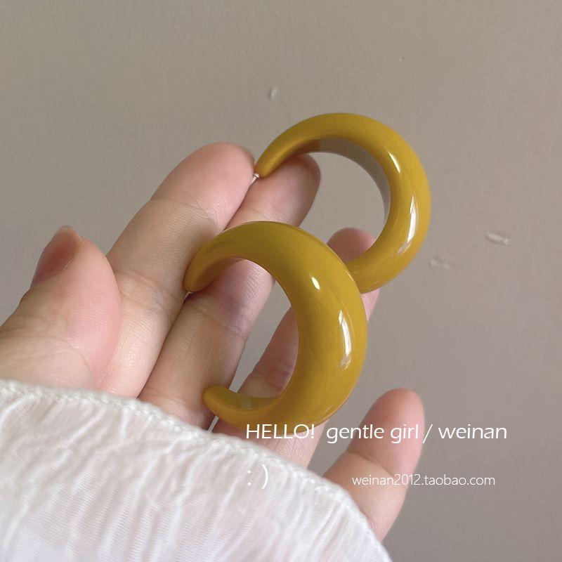 

Mustard! Mustard! Big C- Ring Retro Hong Kong Style Elegant Easiest for Match Autumn and Winter Sweater Stud Earrings Earrings Jewelry Women A pair of stud earrings