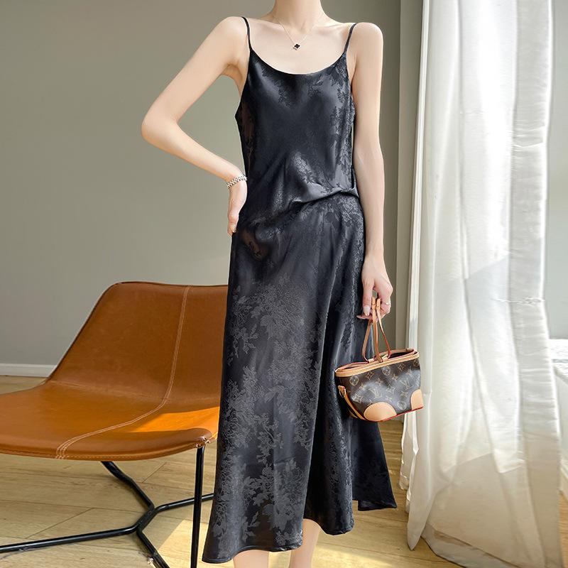Women's Spring and Summer Lean Jacquard Halter Dress with A Line Collar To Show The Temperament of The Mid-length Dress
