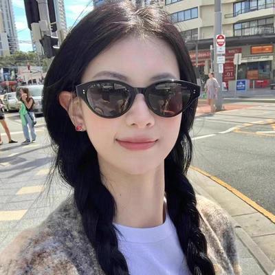Women's Retro Cat Eye UV Protection Sunglasses - Slimming, Small Frame, 2026 Style
