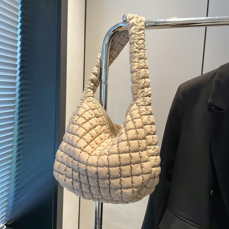 

Корейская серия сумок-облаков, складная сумка Tuo очень большая, премиальная текстура, большая вместимость, на одно плечо, через плечо, сумка-пельмень хаки