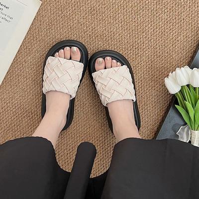 Gewebte Crossover-Dicke-Sohlen-Hausschuhe für Damen-Oberbekleidung 2025 Sommer neue vielseitige rutschfeste Weichsohlen-Damen-Einwort-coole Hausschuhe