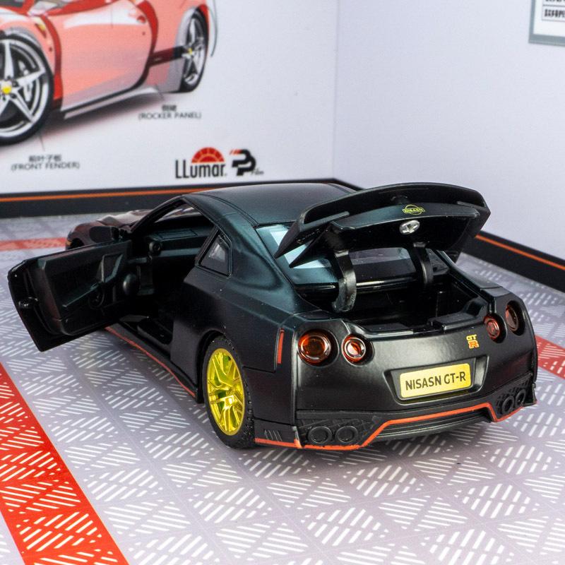 1/32 Adatto per GTR R35 50th Anniversary Mold Toys Car Toys Modelli di auto Giocattoli in metallo Serie di auto Giocattoli pullback per bambini