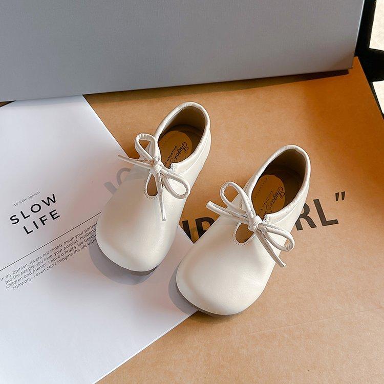 

Маленькие кожаные туфли в иностранном стиле для девочек 2025 весна новая детская обувь для девочек принцессы детские туфли-лодочки Мэри Джейн с бантом 34