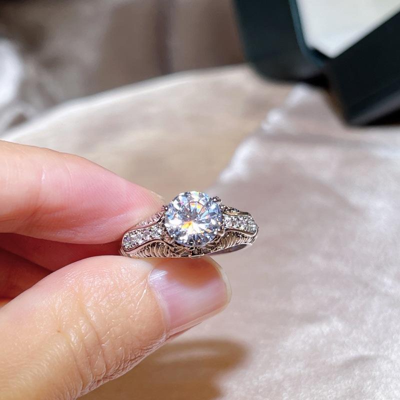 Soft and Versatile Line Ring Zircon Diamond Set Wedding Ring