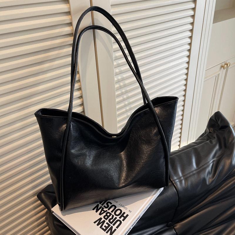 Premium texture large-capacity bag women's new light luxury niche design single shoulder super fire commuter tote bag