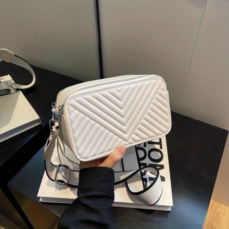 Элегантная однотонная стеганая сумка через плечо с шевронным узором: Стильная квадратная — фото 4