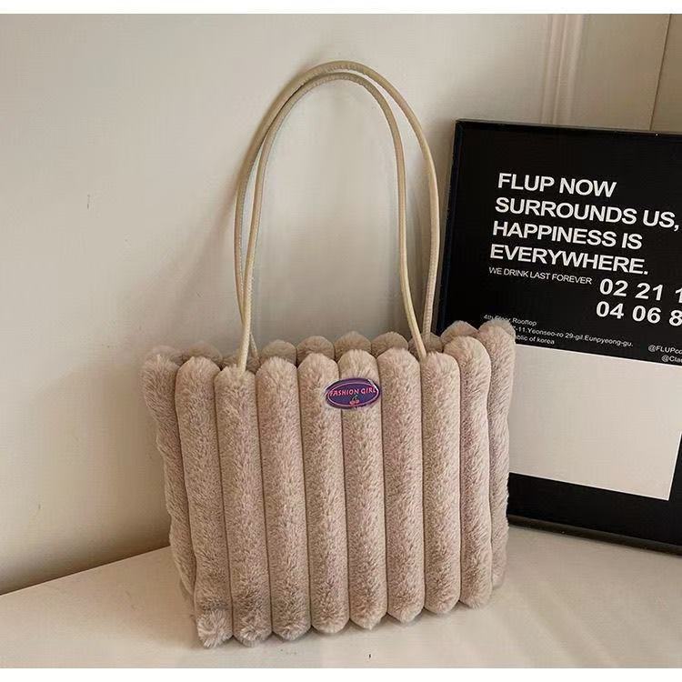 New Sweet Plush Tote Bag for Women, Large Capacity Fashion Handbag, Cute Furry Shoulder Bag for Daily Commute and Shopping KTB