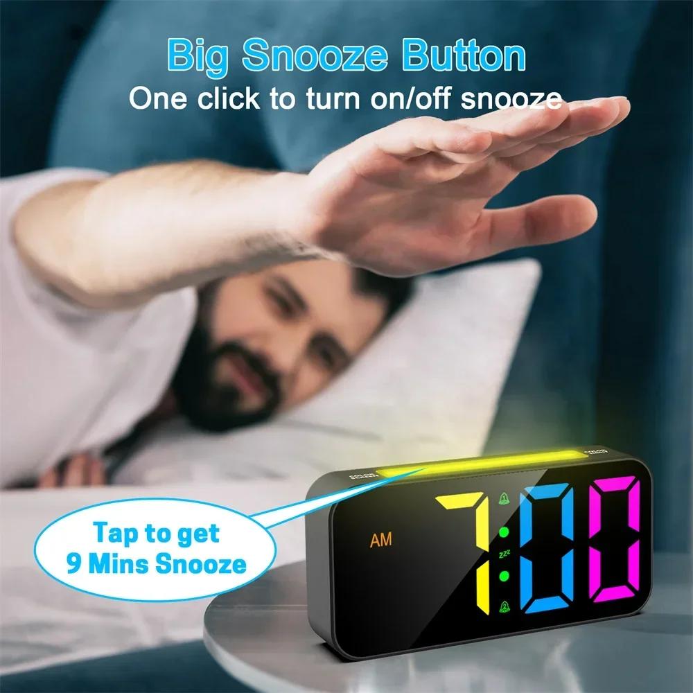 Super Hlasitý Vibrační RGB Digitální Budík Náladové Světlo Vibrátor do Postele Snooze 2 Budíky Napájený USB Stolní Hodiny pro Tvrdé Spáče