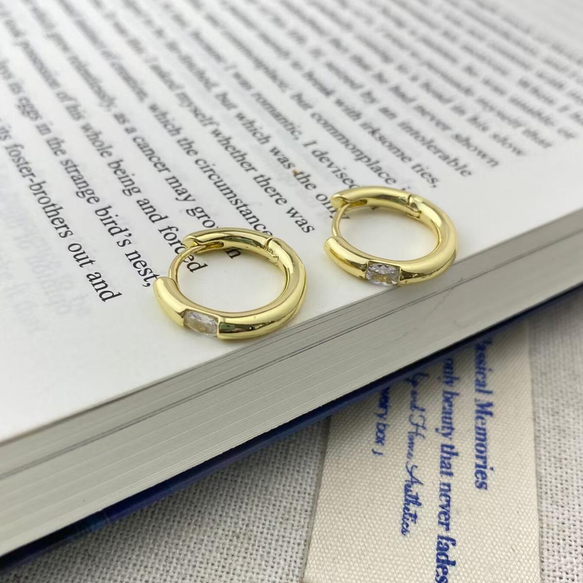Elegant Zirconia Hoop Earrings: Retro, Simple, Light Luxury Style Jewelry