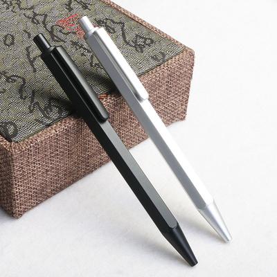 Sechseckiger Metall-Druckkugelschreiber Kreative Textur Schwarz Silber Zwei Farben Optional Metallstift