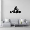 Dynamischer Go-Kart-Rennfahrer Metallwandkunst, Eisenskulptur, Geschenk für Rennsportfans, Rostfreie Garagendekoration, Motorsport-Thema