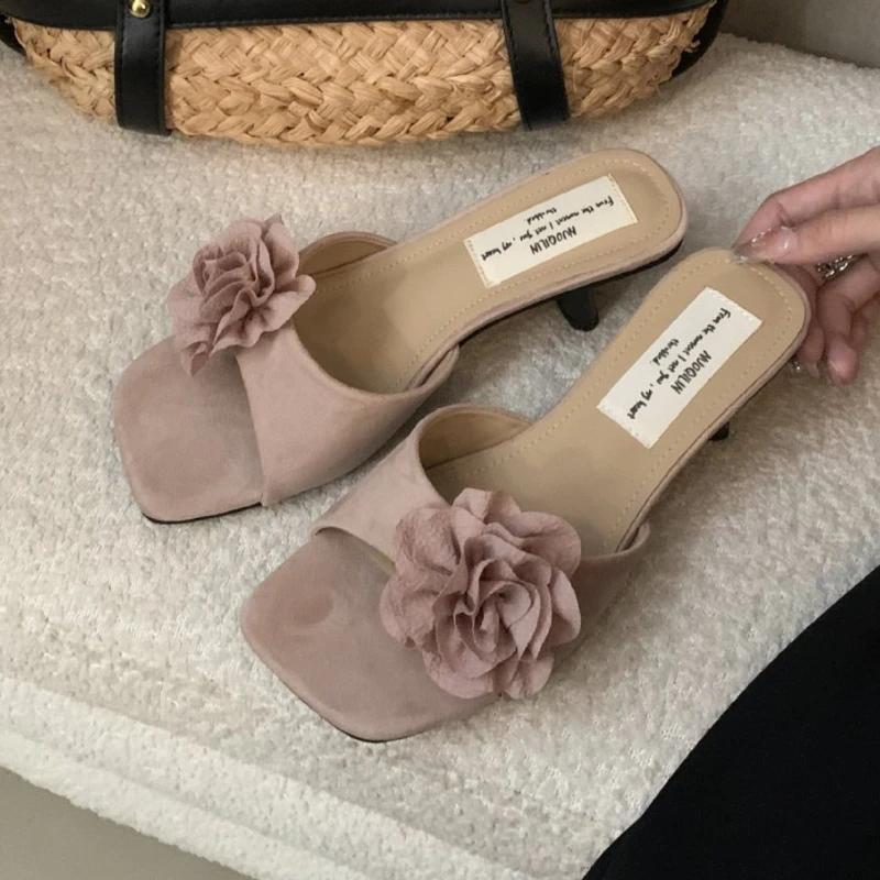 Fashion Elegant Flower Decoration Low Heel Slippers Women Fashion Square Toe Strange Style Design Slide Sandals Sexy Open Toe Beach Shoe