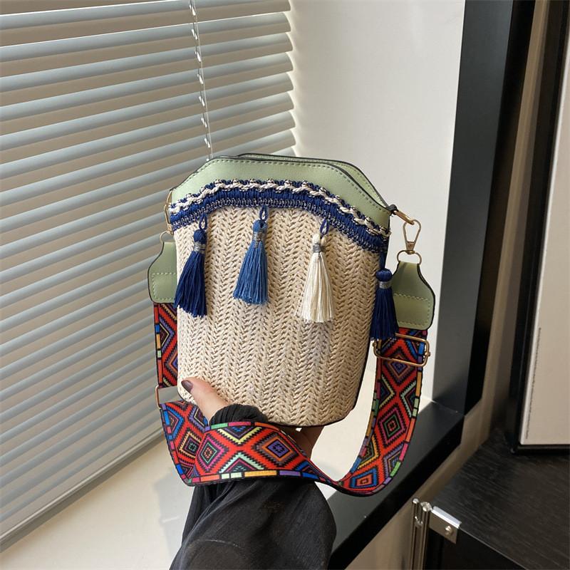 Ethnic Style Woven Bucket Bag With Tassels For Daily Casual Wear