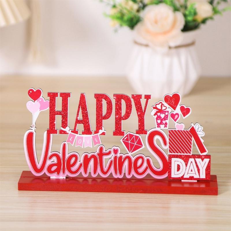 Classical Wood LOVE KISS Figurines Desk Ornaments for Valentine's Day Decoration Couple Gift Indoor Party Decoration