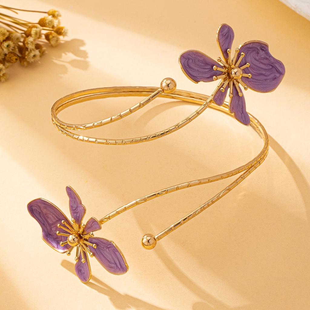 A Women's Arm Bracelet, a Three-Dimensional Flower-Shaped Arm Bracelet, Suitable for Daily Wear and Vacation Wear