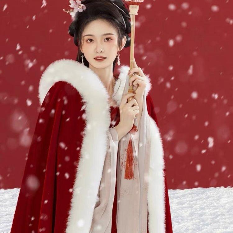 Damen Winter Roter Hanfu Umhang: Langes, mit Fleece gefüttertes Xiuhe Brautumhang.