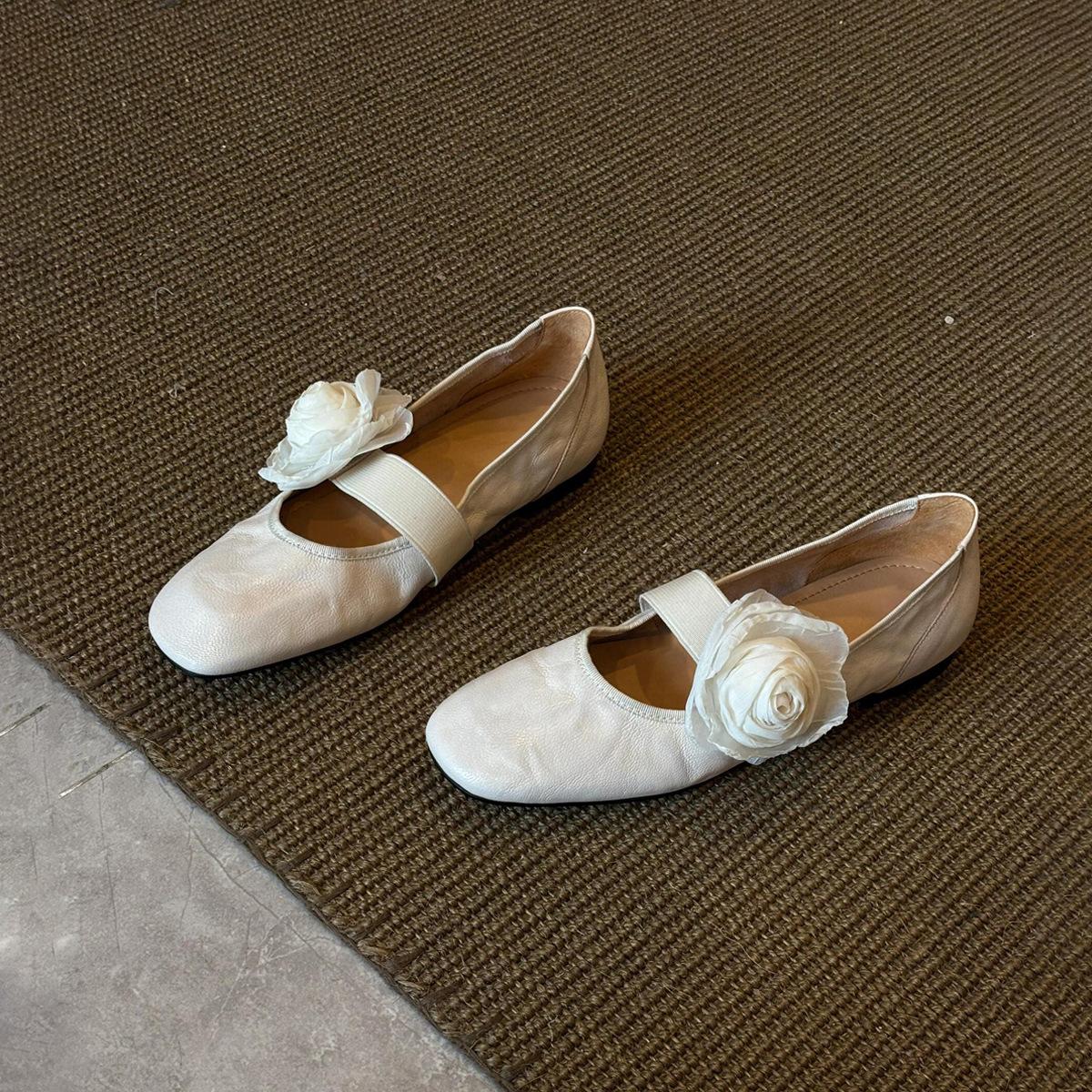 

Sheepskin version~ French flat-bottomed flower shallow mouth single shoes women s spring and autumn new evening shoes versatile Mary Jane women s shoe 34 белый